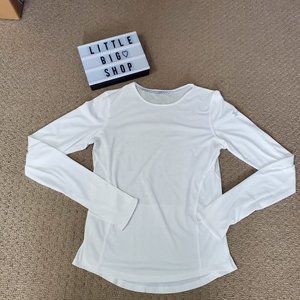 Woman's Under Armour Long Sleeve in White XS